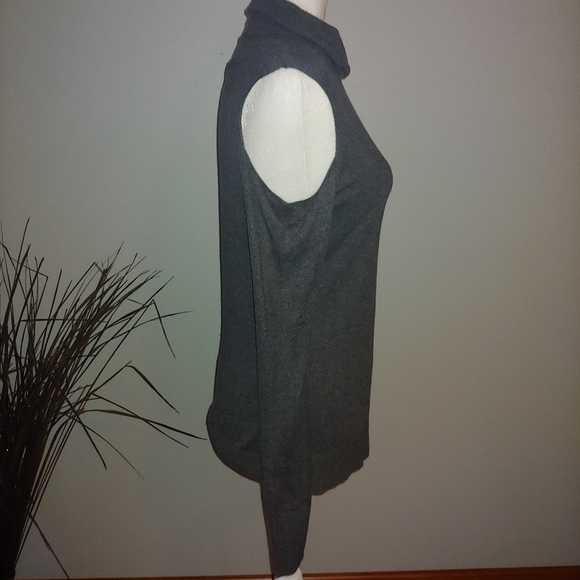 Cold Shoulder Sweater by Tahari NWOT - Picture 3 of 9